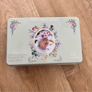 Queen Elizabeth II 70 Years Platinum Jubilee 72 Teabags Collectible Tin‎ SEALED